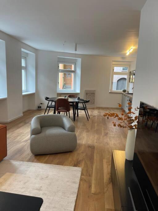 Stilvolle Mosel-ferienwohnung - Alte Apotheke In - Bis 5 Personen - 2 Schlafzimmer - Grosses Badezimmer *