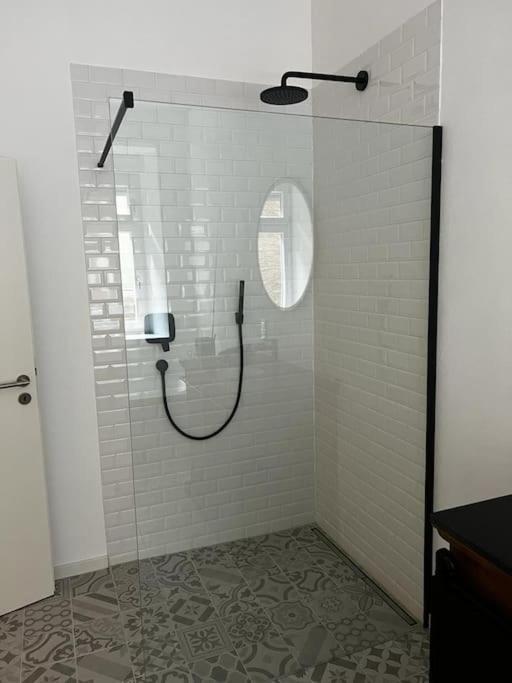 Stilvolle Mosel-ferienwohnung - Alte Apotheke In - Bis 5 Personen - 2 Schlafzimmer - Grosses Badezimmer *